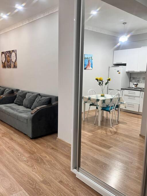 Appartement 2-Х Комнатная В Золотом Квадрате à Almaty Extérieur photo