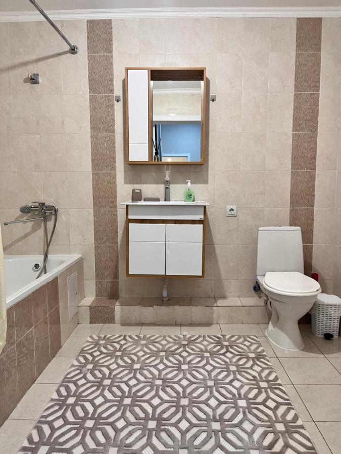 Appartement 2-Х Комнатная В Золотом Квадрате à Almaty Extérieur photo