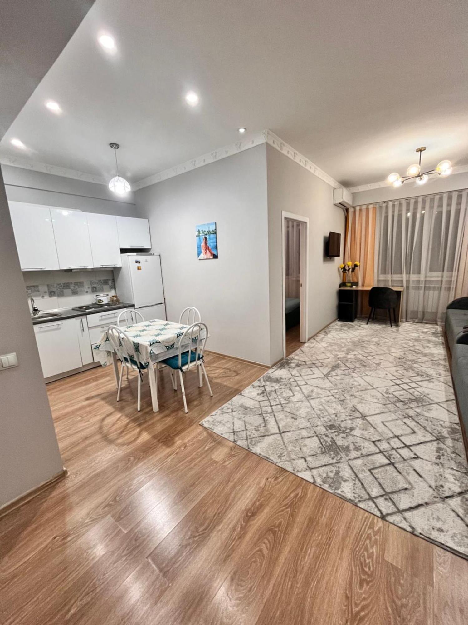 Appartement 2-Х Комнатная В Золотом Квадрате à Almaty Extérieur photo
