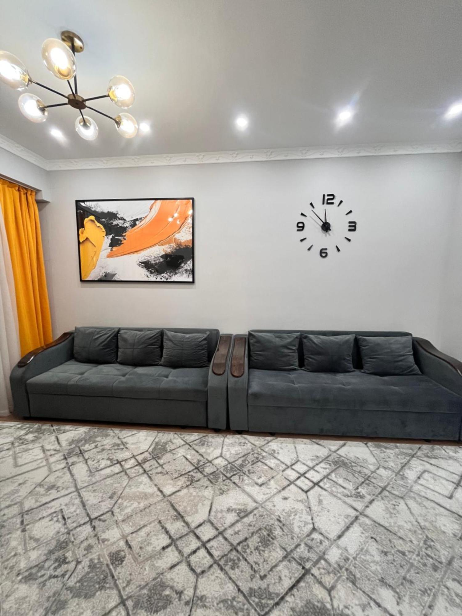 Appartement 2-Х Комнатная В Золотом Квадрате à Almaty Extérieur photo