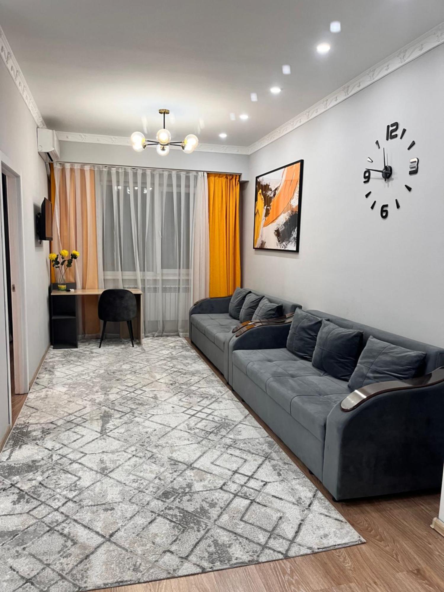 Appartement 2-Х Комнатная В Золотом Квадрате à Almaty Extérieur photo